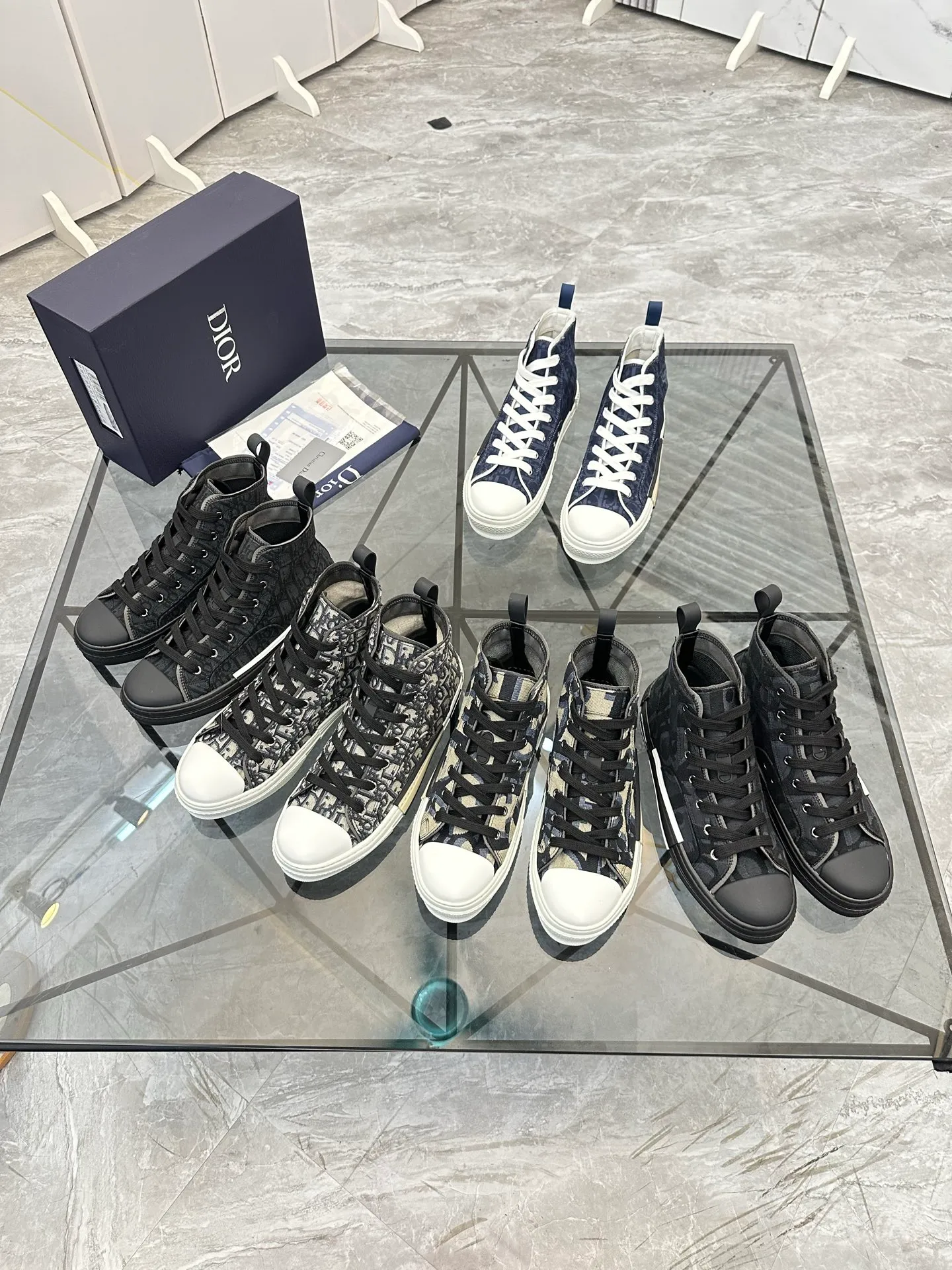 Selling men's shoes 💰: 💰P460¥ Product trademark: Dio* "Dior*" high-top casual shoes Regular size: 36-45 (can be customized to 46) Couple style B23 Product materials: Upper imported original fabric, breathable lining, original outsole. No.: 007